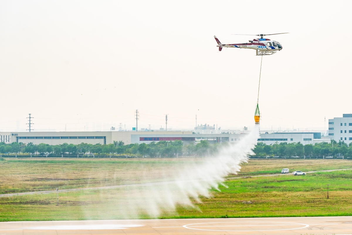 AC311A进行飞行预演。摄影：岳书华-1